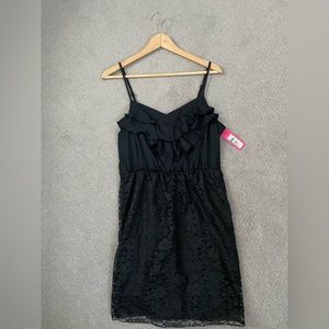 New with tag Medium Black adjustable strap lace details